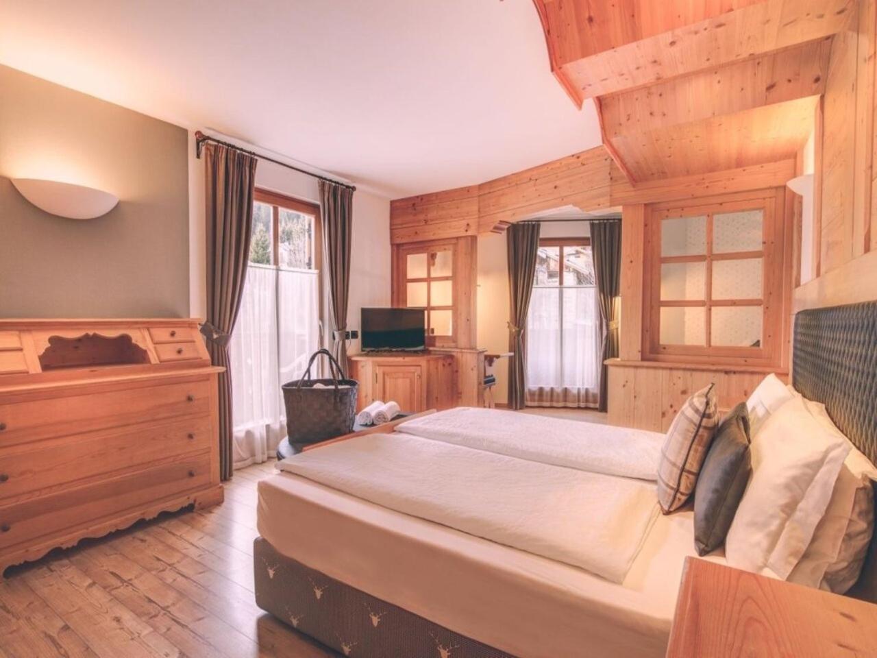 Hotel Madonnina Resort And Wellness Soraga Kültér fotó