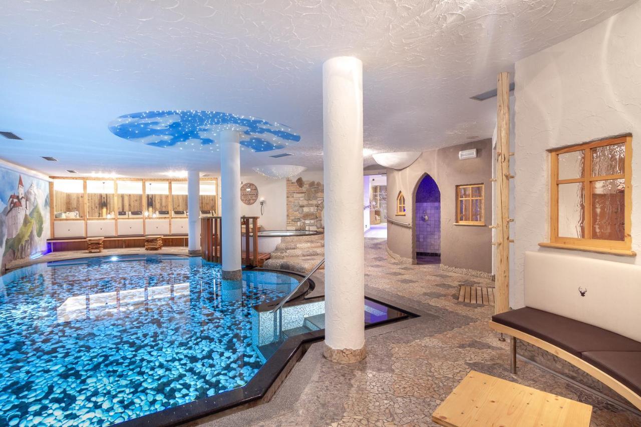 Hotel Madonnina Resort And Wellness Soraga Kültér fotó